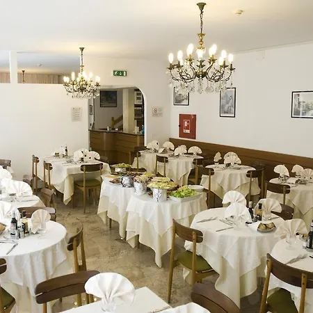 Ξενοδοχείο Carezza 2*