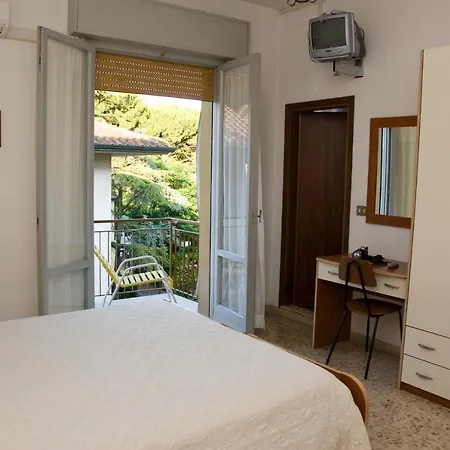 Ξενοδοχείο Carezza 2*