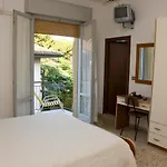 ホテル Carezza 2*